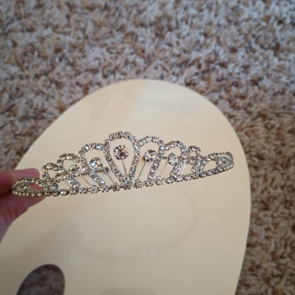Rhinestone tiara - super cute